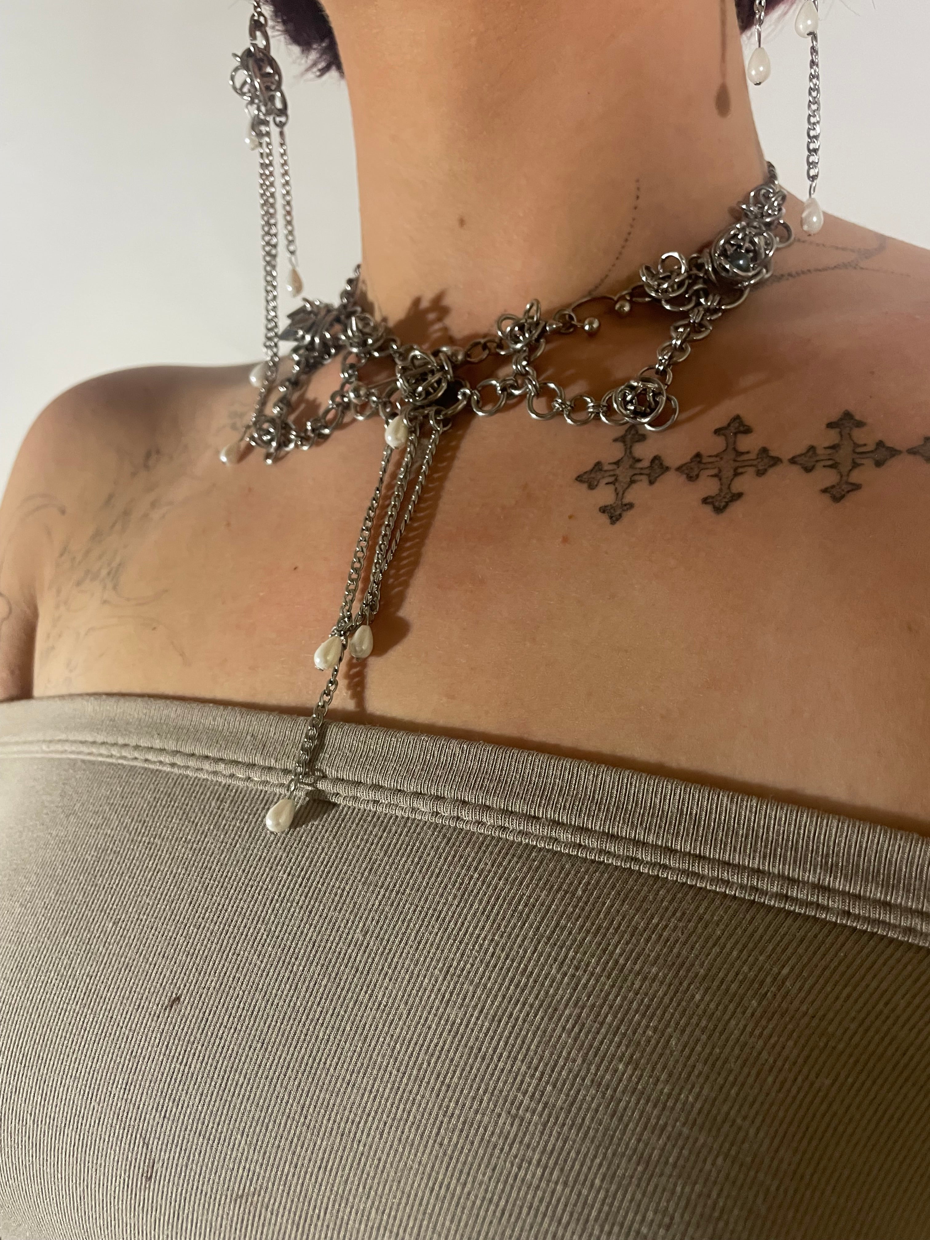 Pearl Drip Rosette Necklace