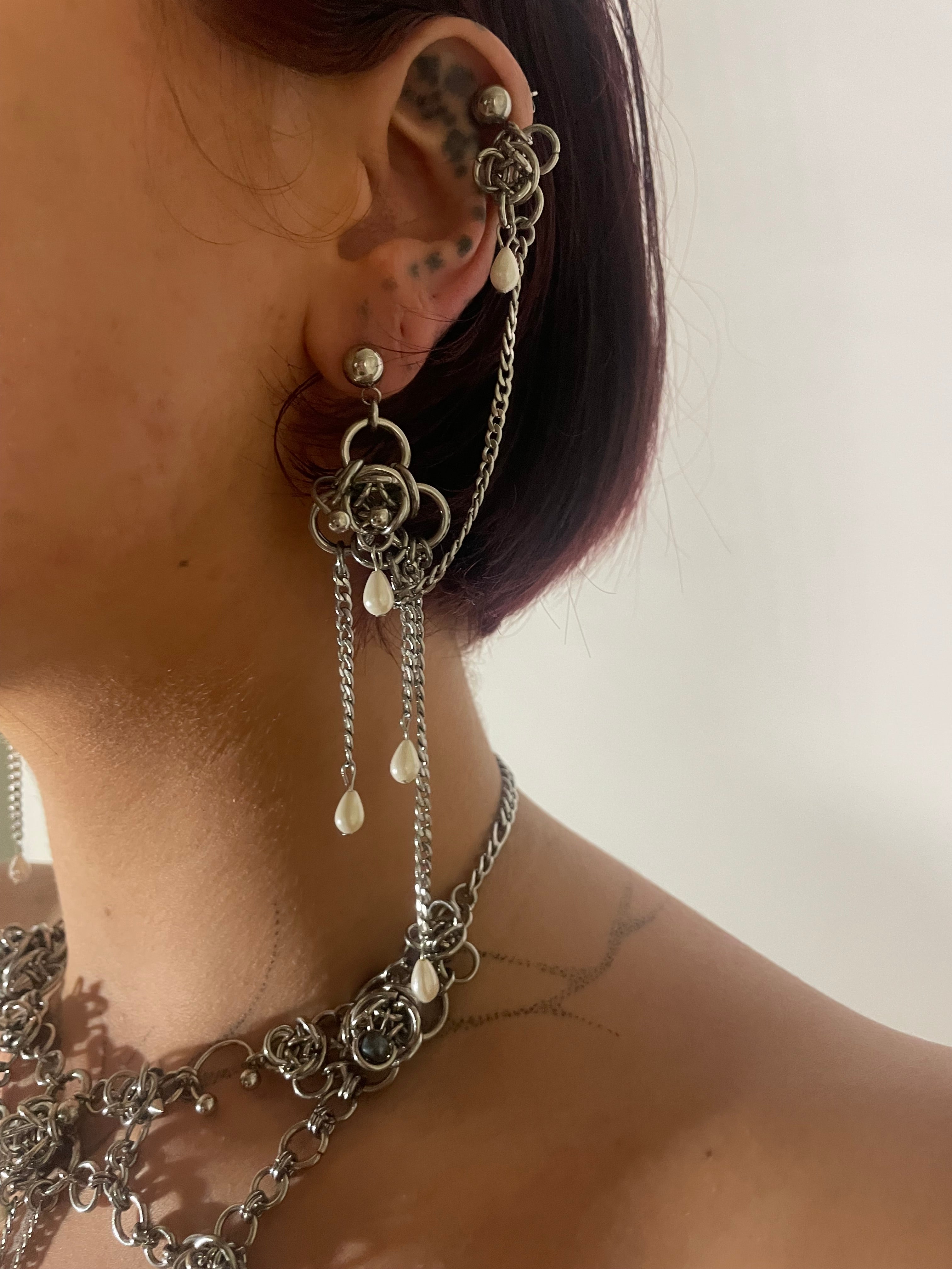 Pearl Drip Rosette Double Piercing Chain