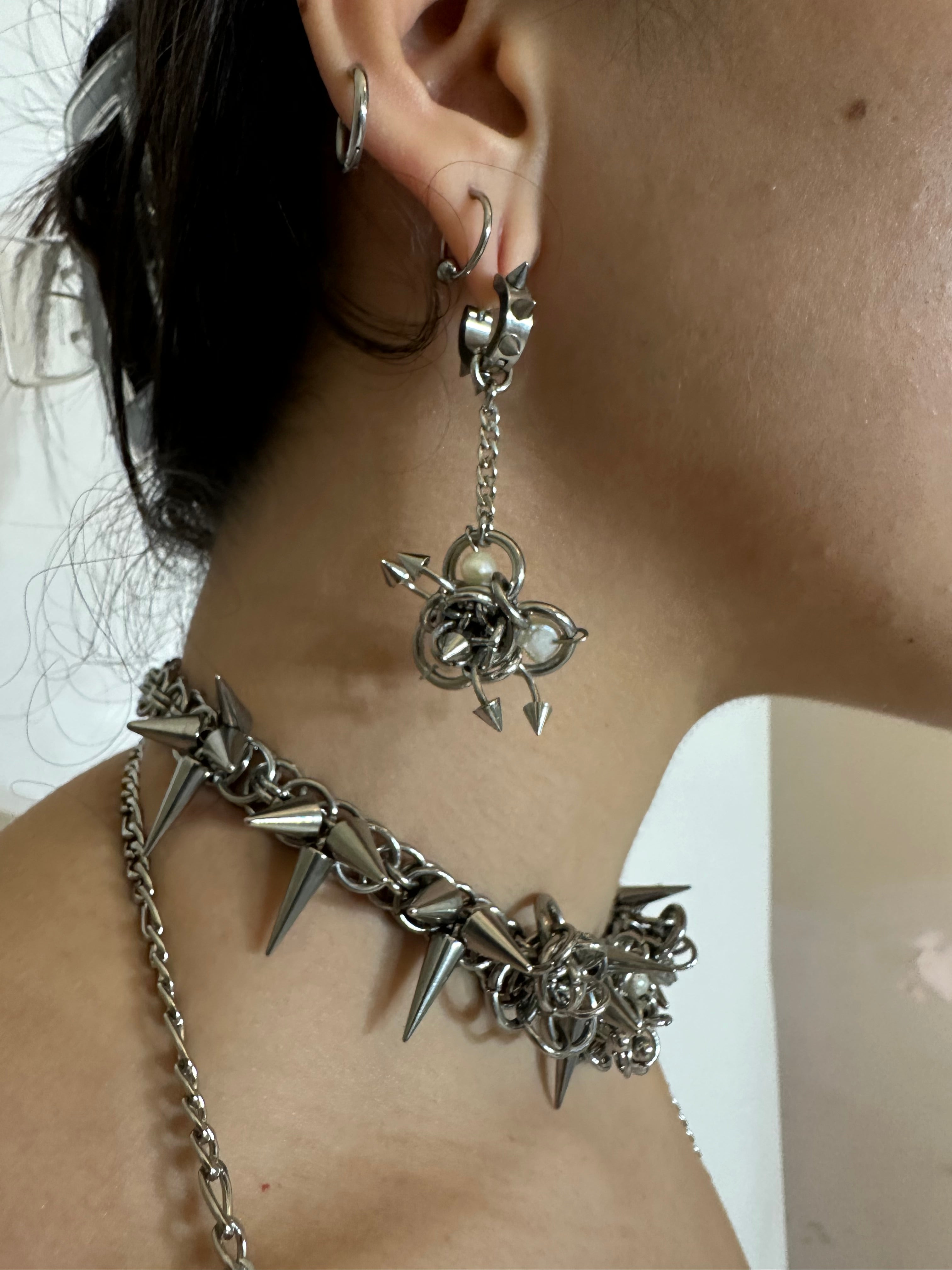 Pearl ‘Parasite’ Earring