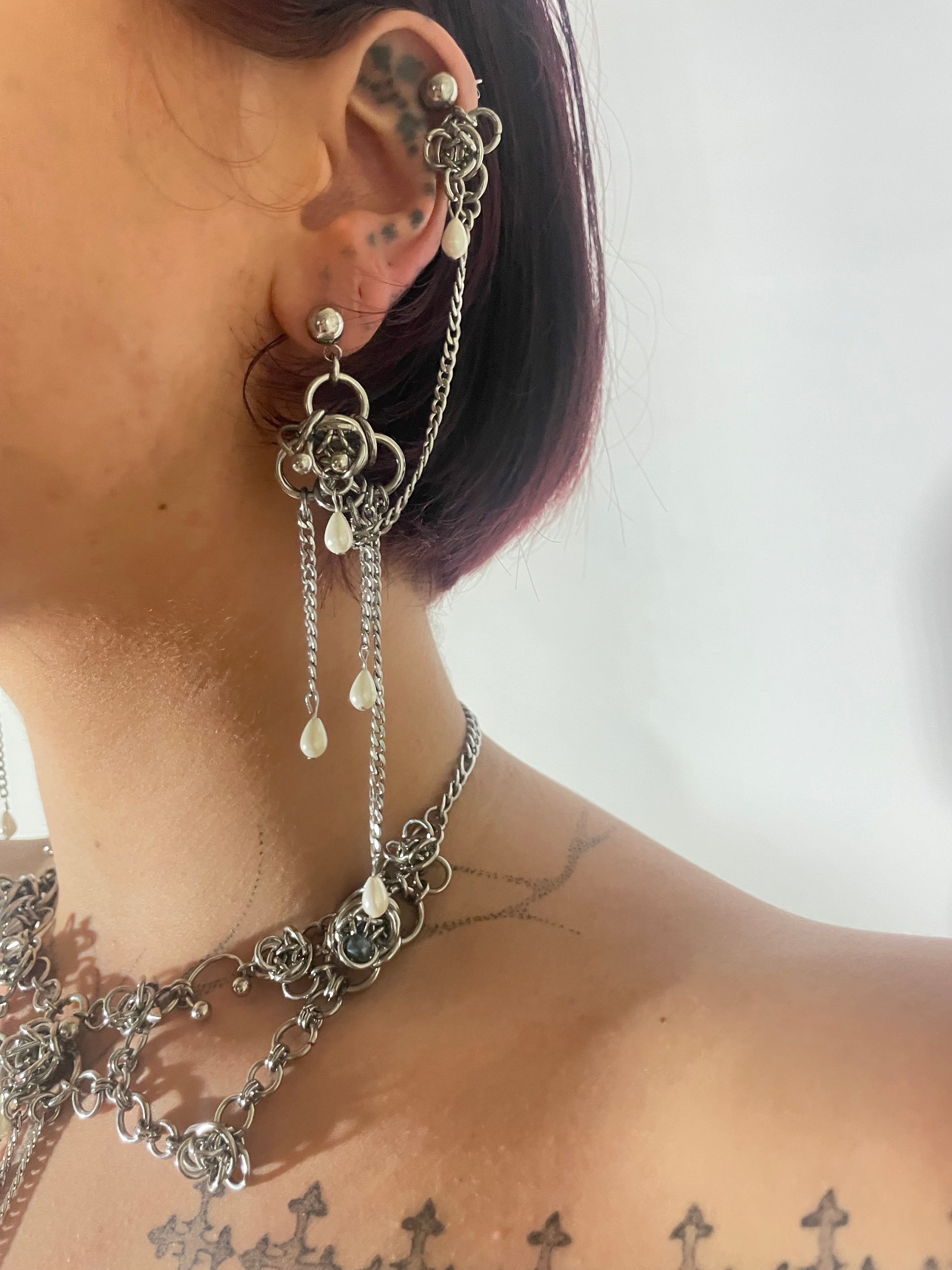 Pearl Drip Rosette Double Piercing Chain