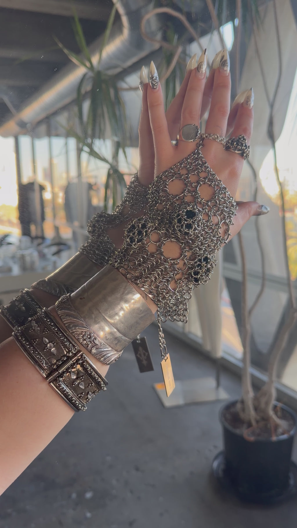 Alien Flesh Wound Glovelet