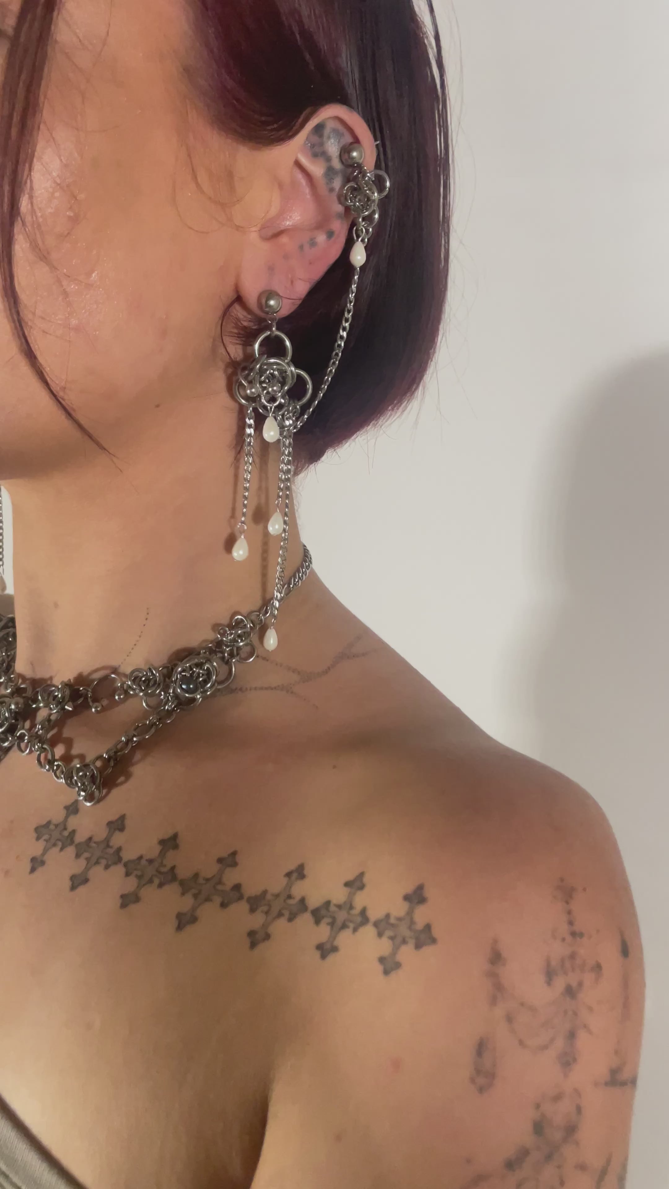 Pearl Drip Rosette Double Piercing Chain